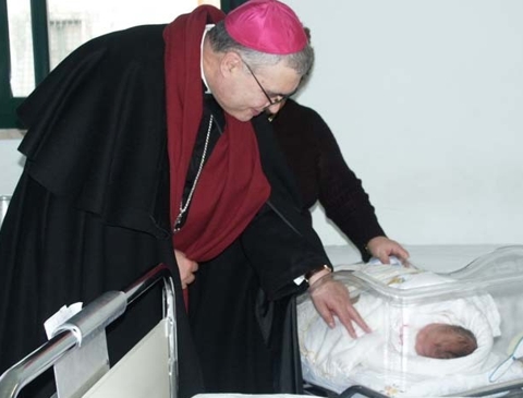 vescovo_alcamo_neonato.jpg vescovo_alcamo_neonato.jpg