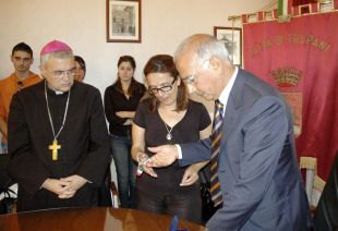 vescovo_medaglia_nino_via.jpg vescovo_medaglia_nino_via.jpg