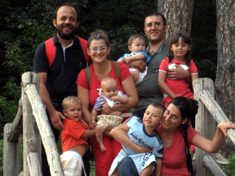 famiglie_sorridenti.jpg famiglie_sorridenti.jpg