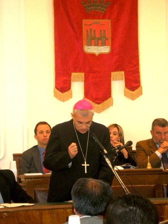 vescovo_onsiglio_2.jpg vescovo_onsiglio_2.jpg