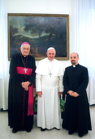 plotti_con_il_papa_e_don_filippo.jpg