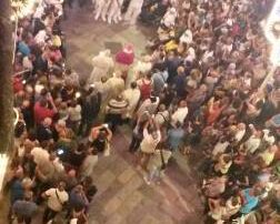 la_preghiera_per_i_migranti_davanti_allimmagine_della_madonna_prima_del_rientro_in_cattedrale.jpg