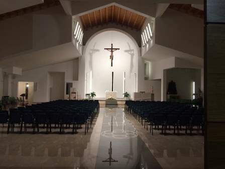chiesa_madonna_di_fatima_interno.jpg